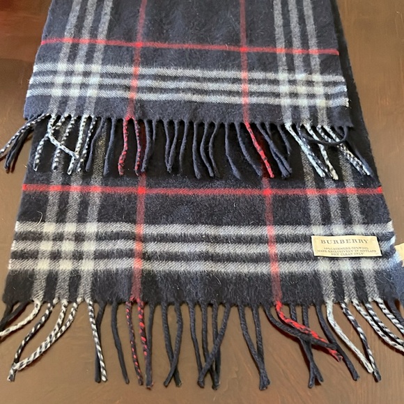 Burberry Cashmere wool blend winter Scarf Blue red and white with fringe - Picture 8 of 17